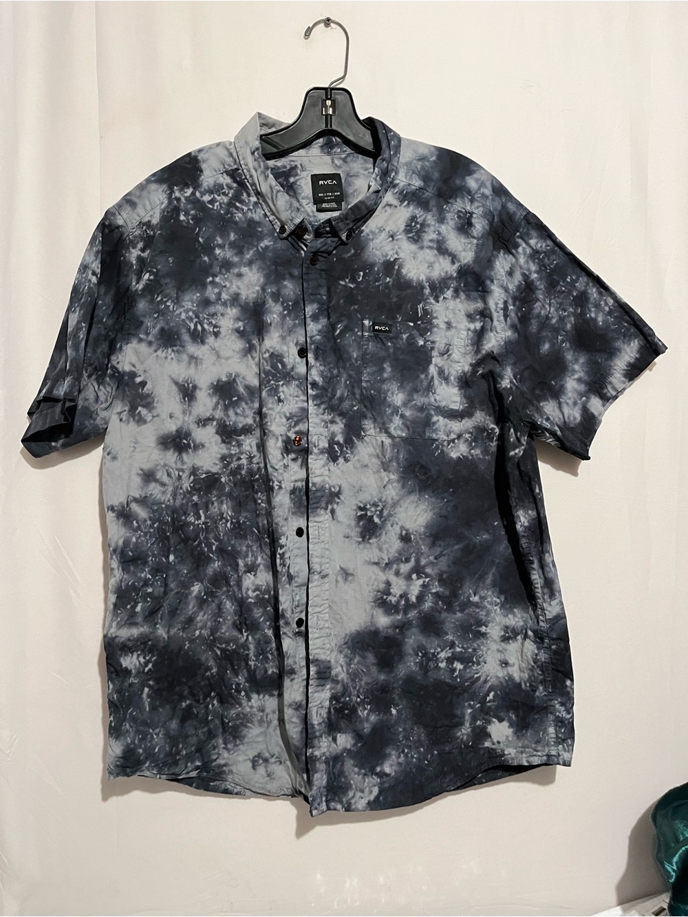 RVCA Men's Short-Sleeve Tie-Dye Button-Down Shirt in Black and Gray
